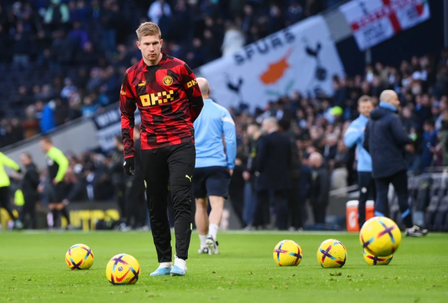 Kevin de Bruyne rất buồn khi phải ngồi dự bị trước Tottenham 2 Kevin de Bruyne rất buồn khi phải ngồi dự bị trước Tottenham 2