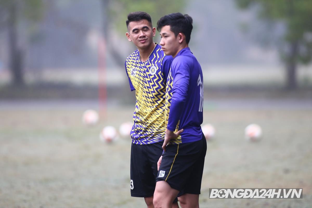 Hà Nội luyện công dưới mưa chuẩn bị chạm trán CLB CAHN 1