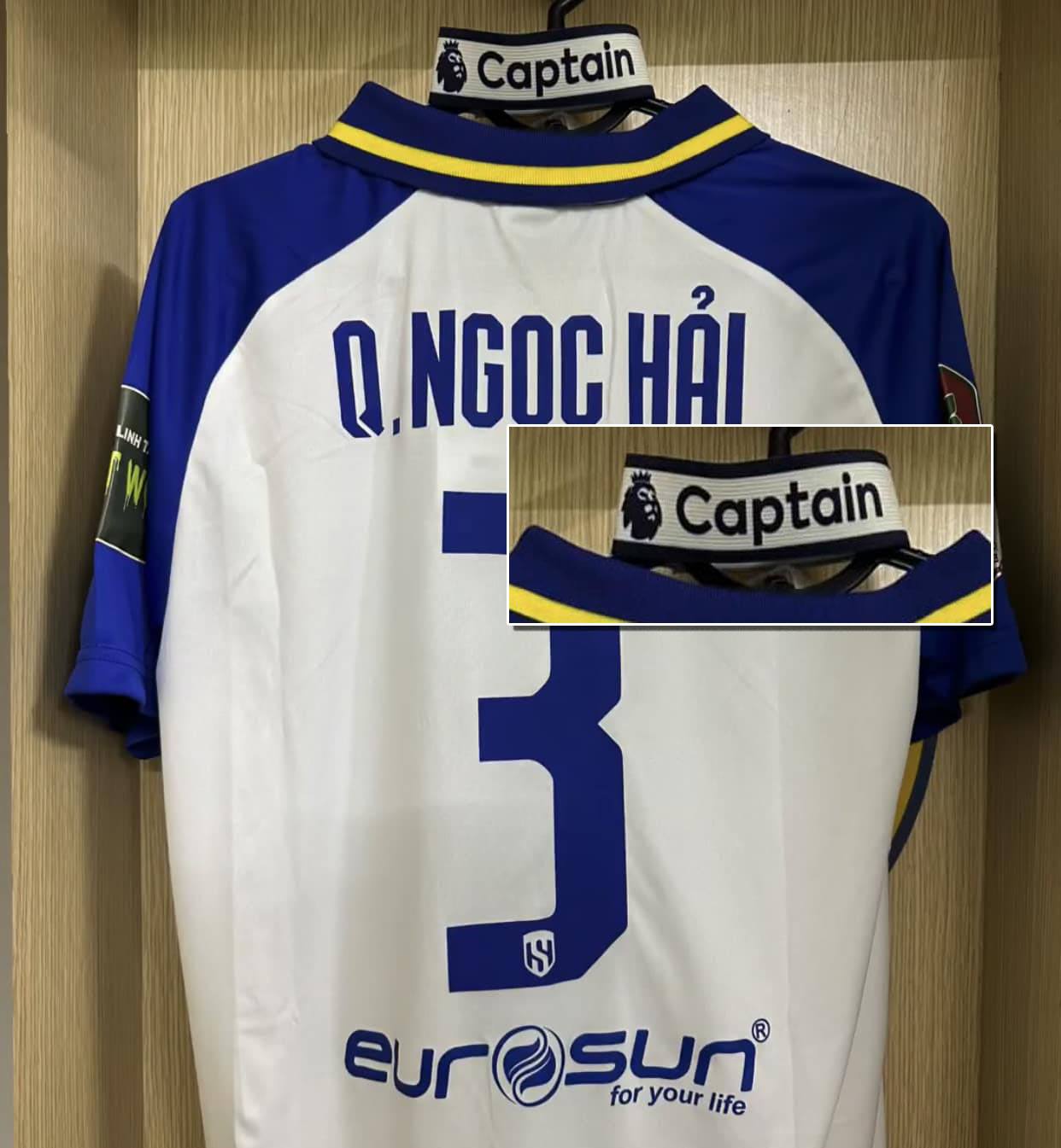 Quế Ngọc Hải đeo băng đội trưởng y hệt các sao Premier League 1