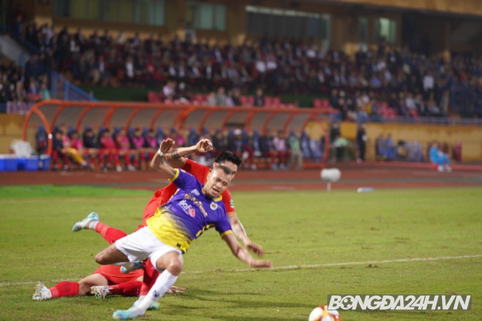 CLB Hà Nội bị mất oan quả penalty trước CAHN 2 CLB Hà Nội bị mất oan quả penalty trước CAHN 2