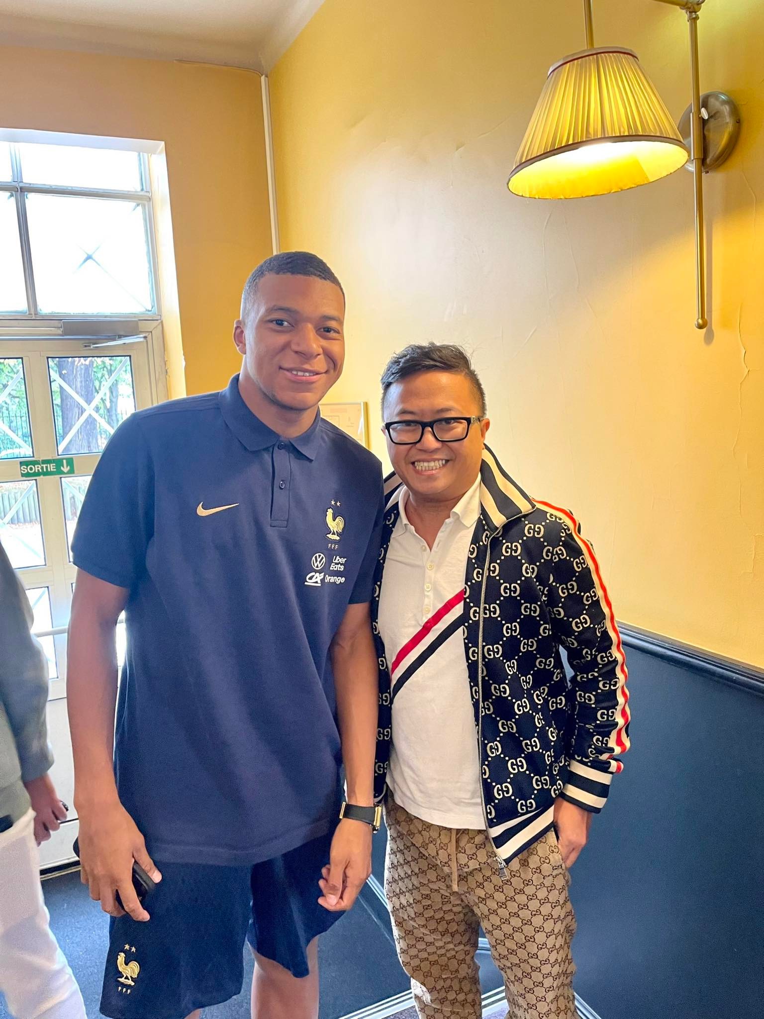 Doanh nhân Việt Nam nhận vé VIP xem Messi thi đấu 2 Doanh nhân Việt Nam nhận vé VIP xem Messi thi đấu 2