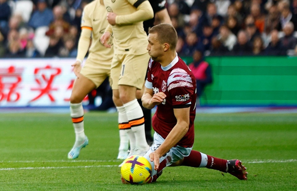 Chelsea mất oan penalty trước West Ham 1