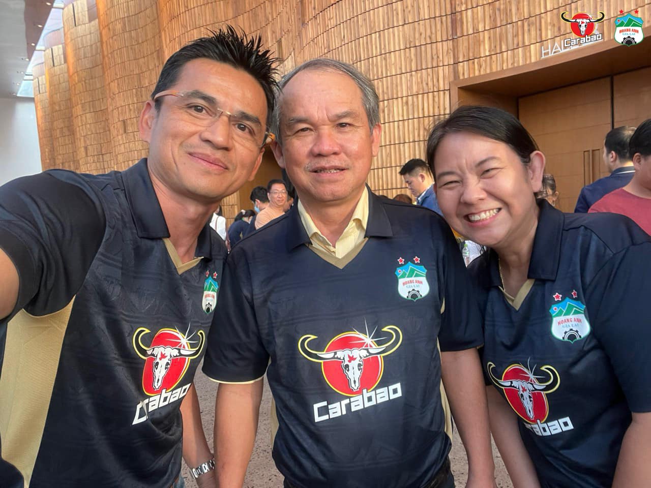 HLV Kiatisuk vi vu cùng gia đình trước khi trở lại Việt Nam 8