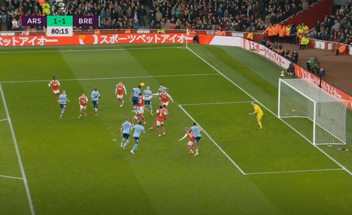 Ivan Toney cười vào mặt Xhaka sau khi ghi bàn 2