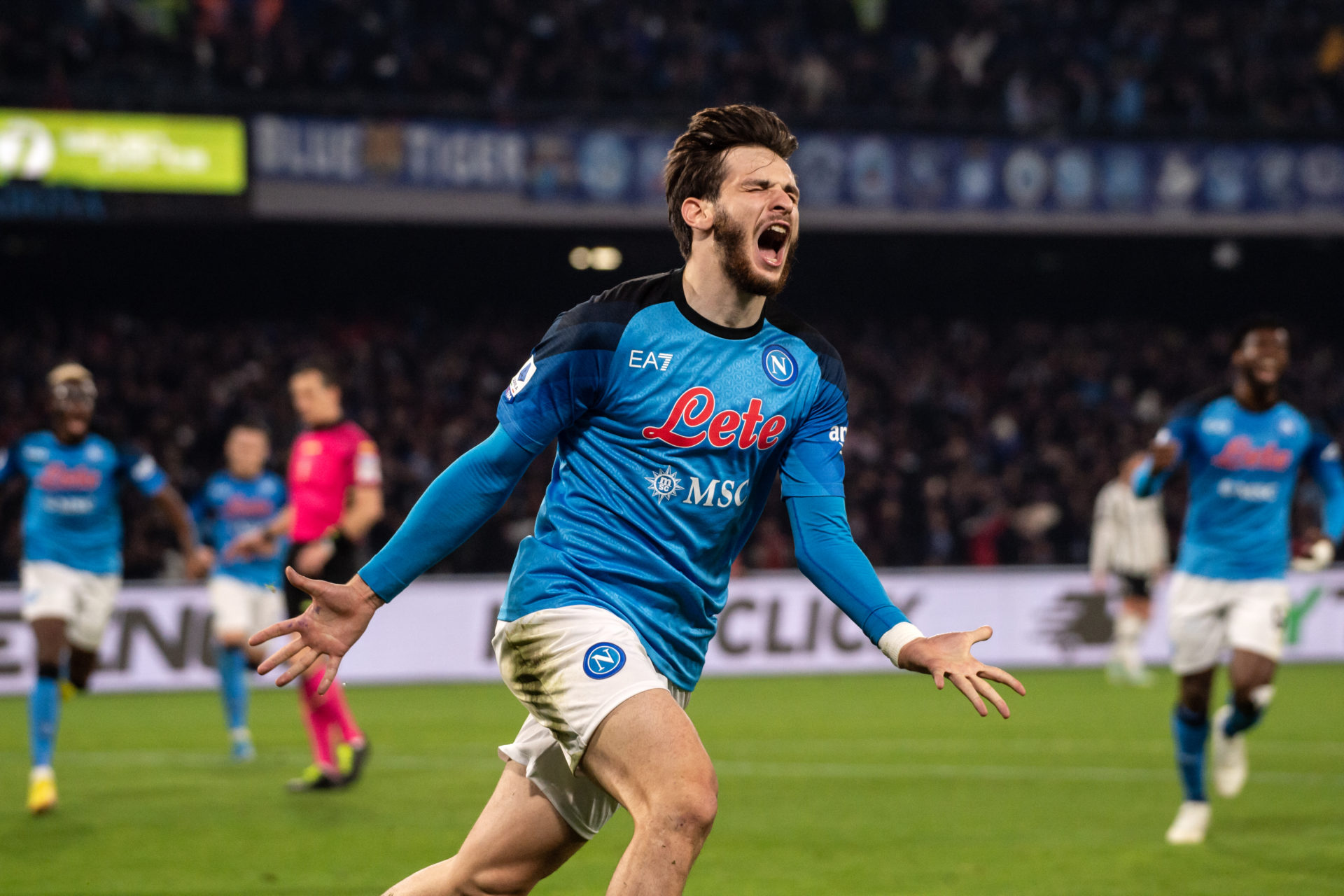 Khvicha Kvaratskhelia Một thần tượng mới, một “Kvaradona” của Napoli 1