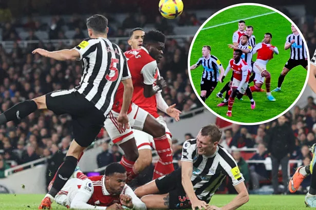 Arsenal vs VAR Chướng ngại vật oái oăm tới hành trình đoạt cup 3