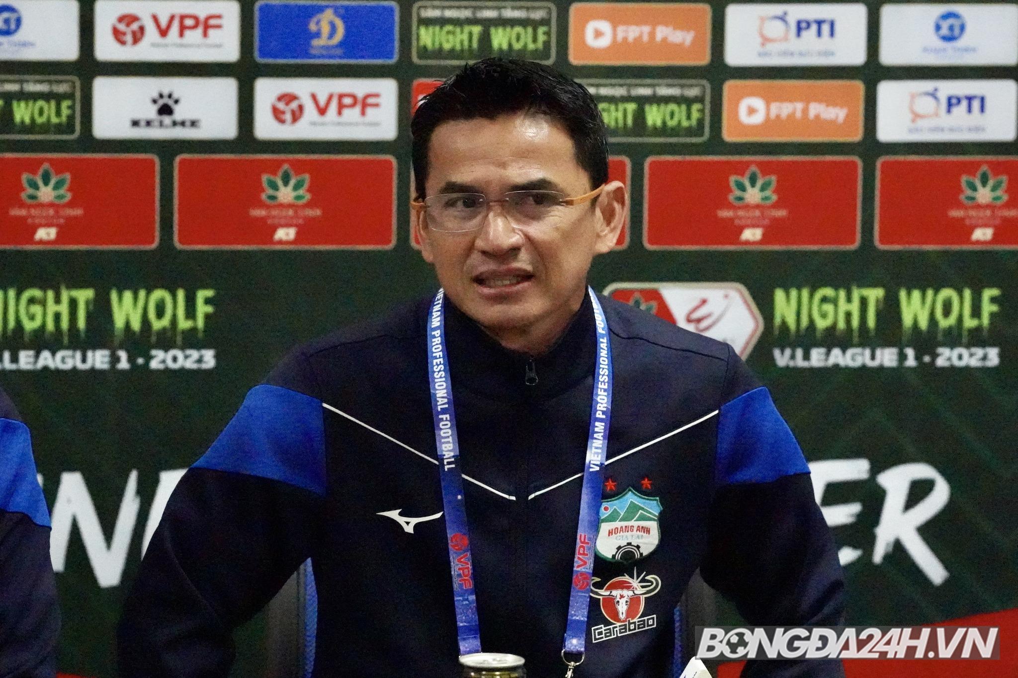 HLV Kiatisuk đưa hai ngôi sao Thai League sang HAGL 1
