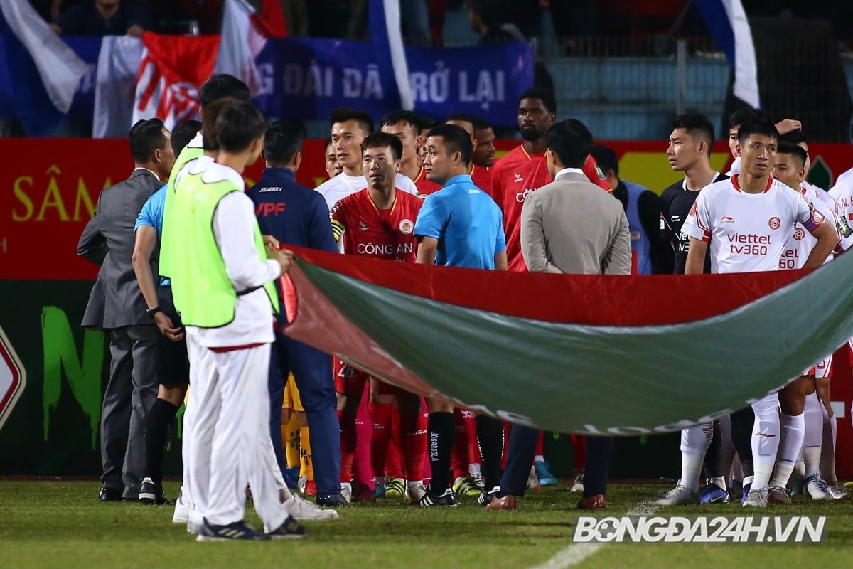 Cựu cầu thủ Arsenal ra mắt không suôn sẻ tại VLeague 2