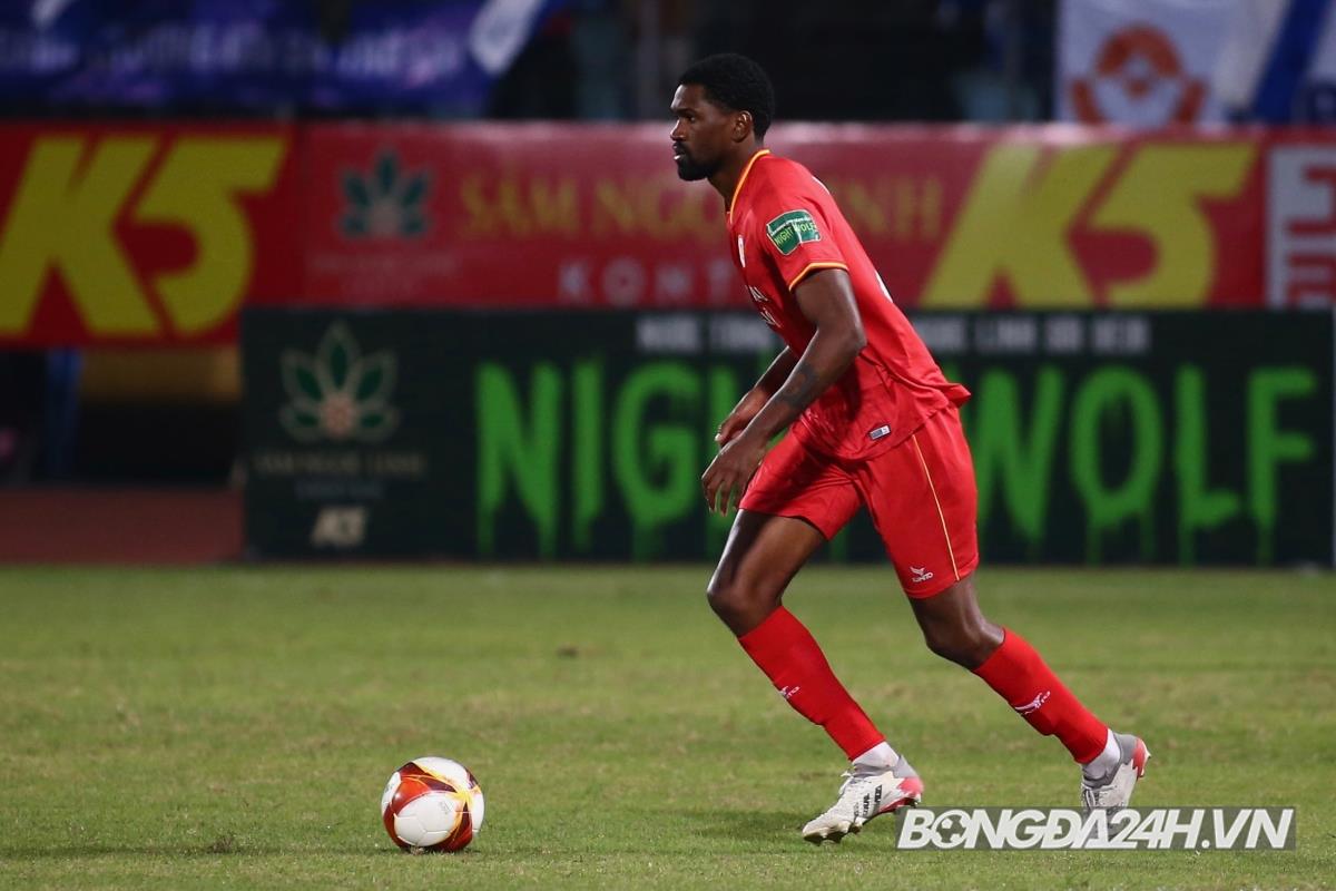 Cựu cầu thủ Arsenal ra mắt không suôn sẻ tại VLeague 4