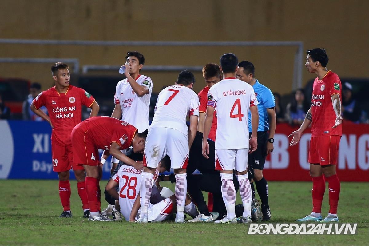 Hoang duc chan thuong CAHN vs Viettel 14/2