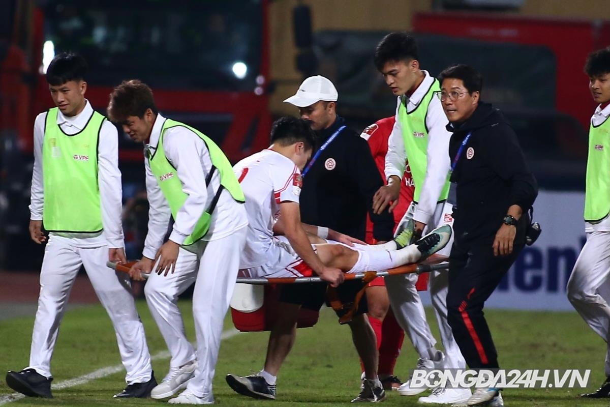 Hoang duc chan thuong CAHN vs Viettel 14/2