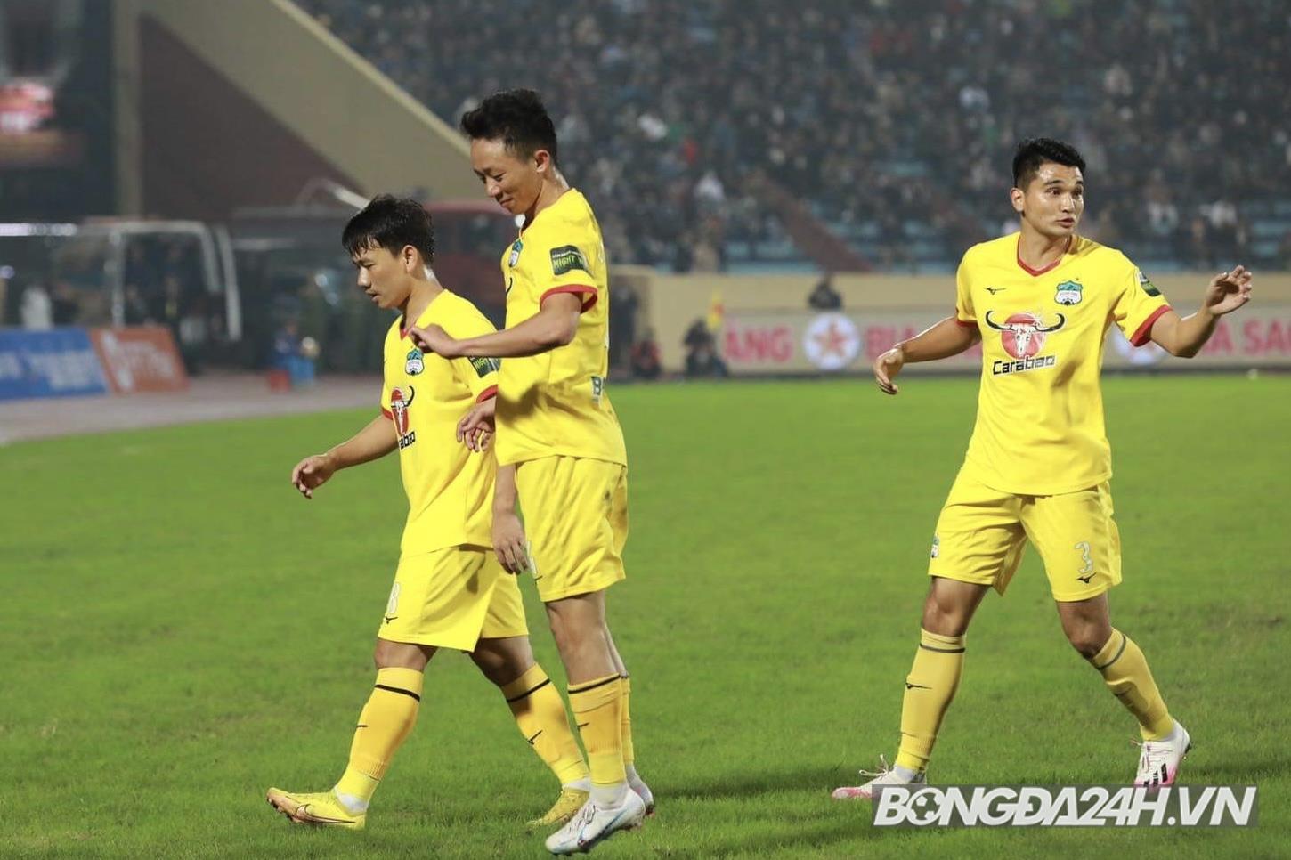 Niềm vui ngắn ngủi của Hồng Duy và Hữu Tuấn trong ngày đối đấu HAGL 6