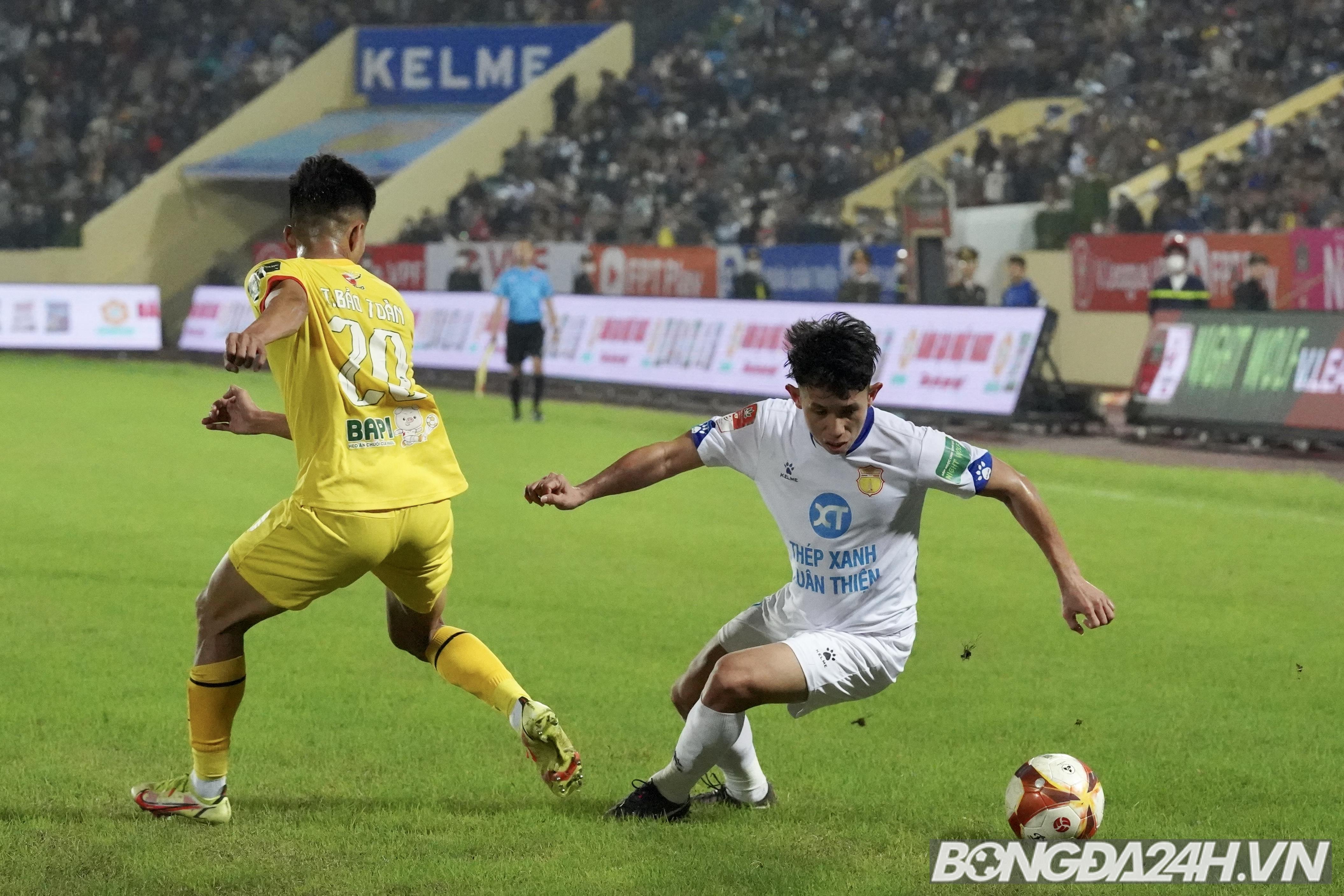 Niềm vui ngắn ngủi của Hồng Duy và Hữu Tuấn trong ngày đối đấu HAGL 1