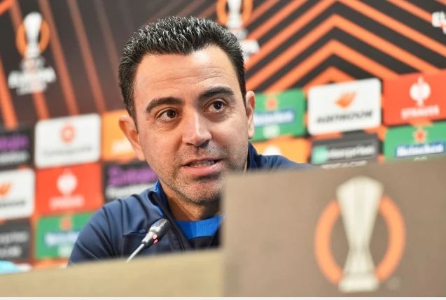 Xavi noi ve Frenkie de Jong va Erik ten Hag truoc tran gap MU