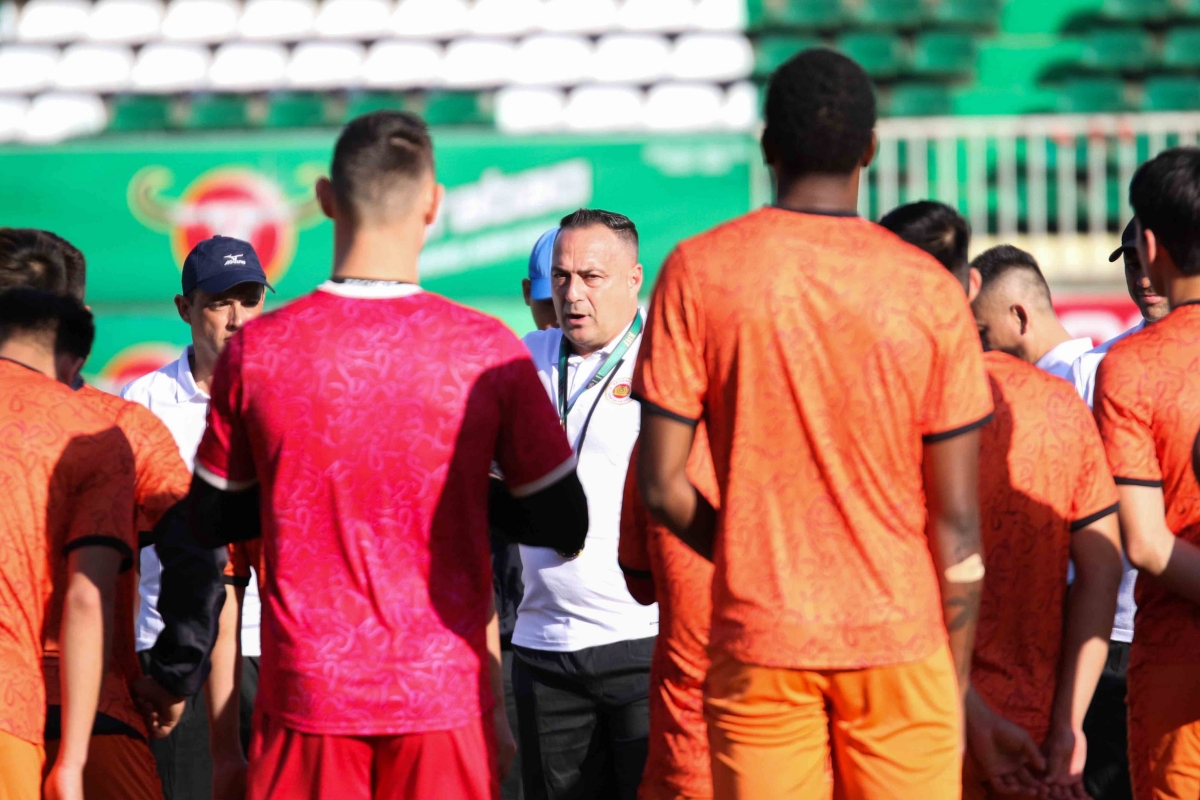 HLV Paulo Foiani tập CAHN vs HAGL HLV Paulo Foiani tap CAHN vs HAGL