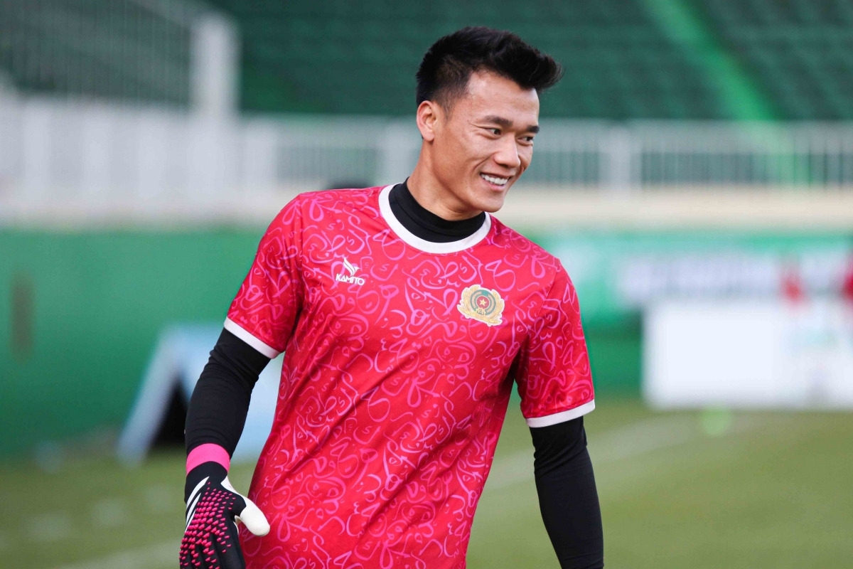 Bùi Tiến Dũng tập CAHN vs HAGL Bui Tien Dung tap CAHN vs HAGL