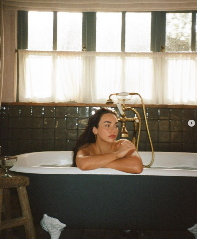 Cận cảnh nhan sắc bạn gái xinh đẹp của Ben Chilwell 1