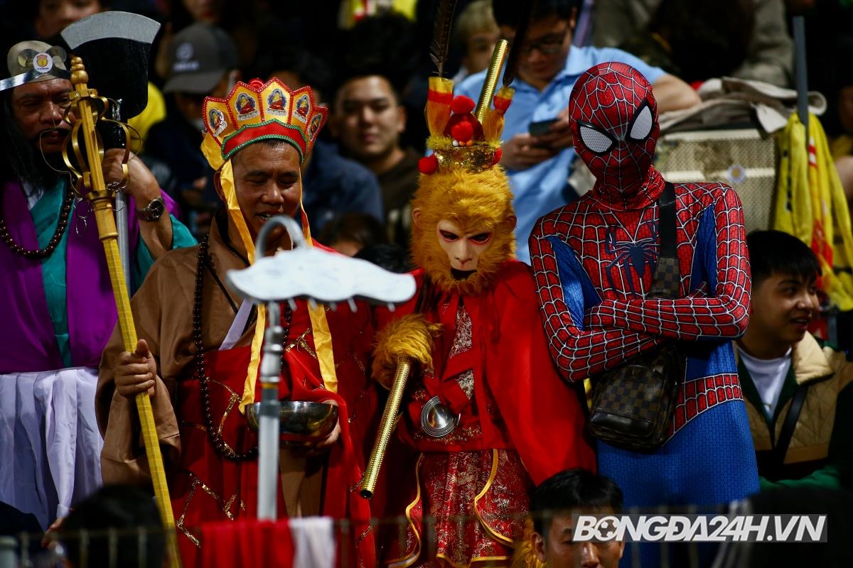 Sự cố hy hữu Trọng tài chấn thương trong trận Viettel vs Nam Định 4