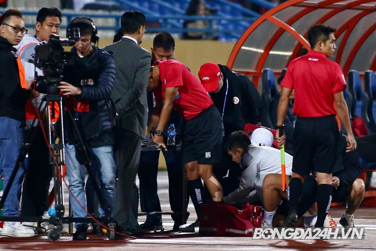 Sự cố hy hữu Trọng tài chấn thương trong trận Viettel vs Nam Định 6