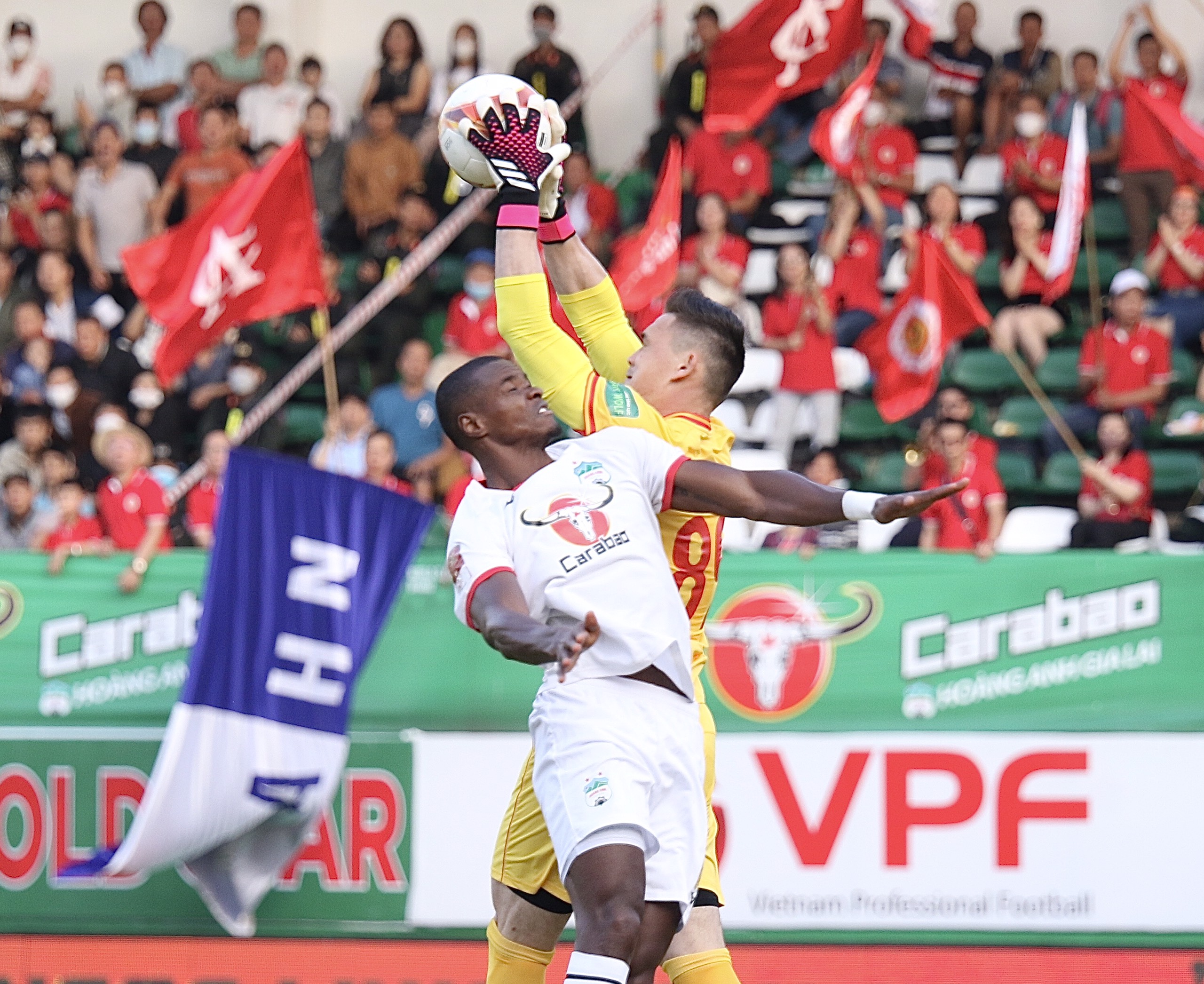 Patrik Lê Giang lần đầu bắt chính tại V-League cho CLB Công an Hà Nội 1 Patrik Lê Giang lần đầu bắt chính tại V-League cho CLB Công an Hà Nội 1