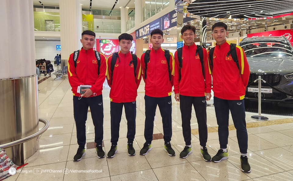 U20 Viet Nam don chao 5 cai ten len hoi quan muon