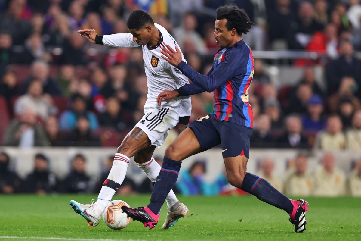 Kounde vs MU luot di