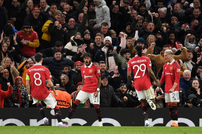 MU danh bai Barca 2-1 tren san nha