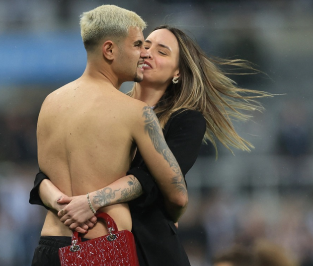 Dàn WAGs đẹp nhất trận chung kết cúp Liên đoàn Anh 5