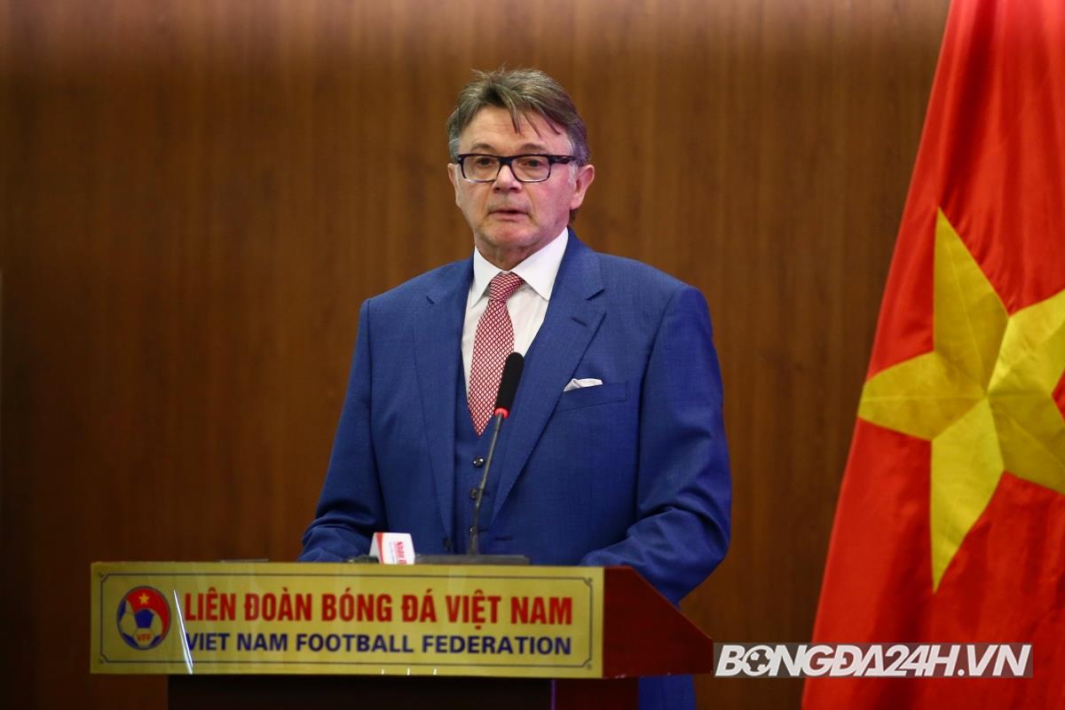 HLV Philippe Troussier Tôi khác HLV Park Hang Seo, World Cup không phải giấc mơ xa vời 1