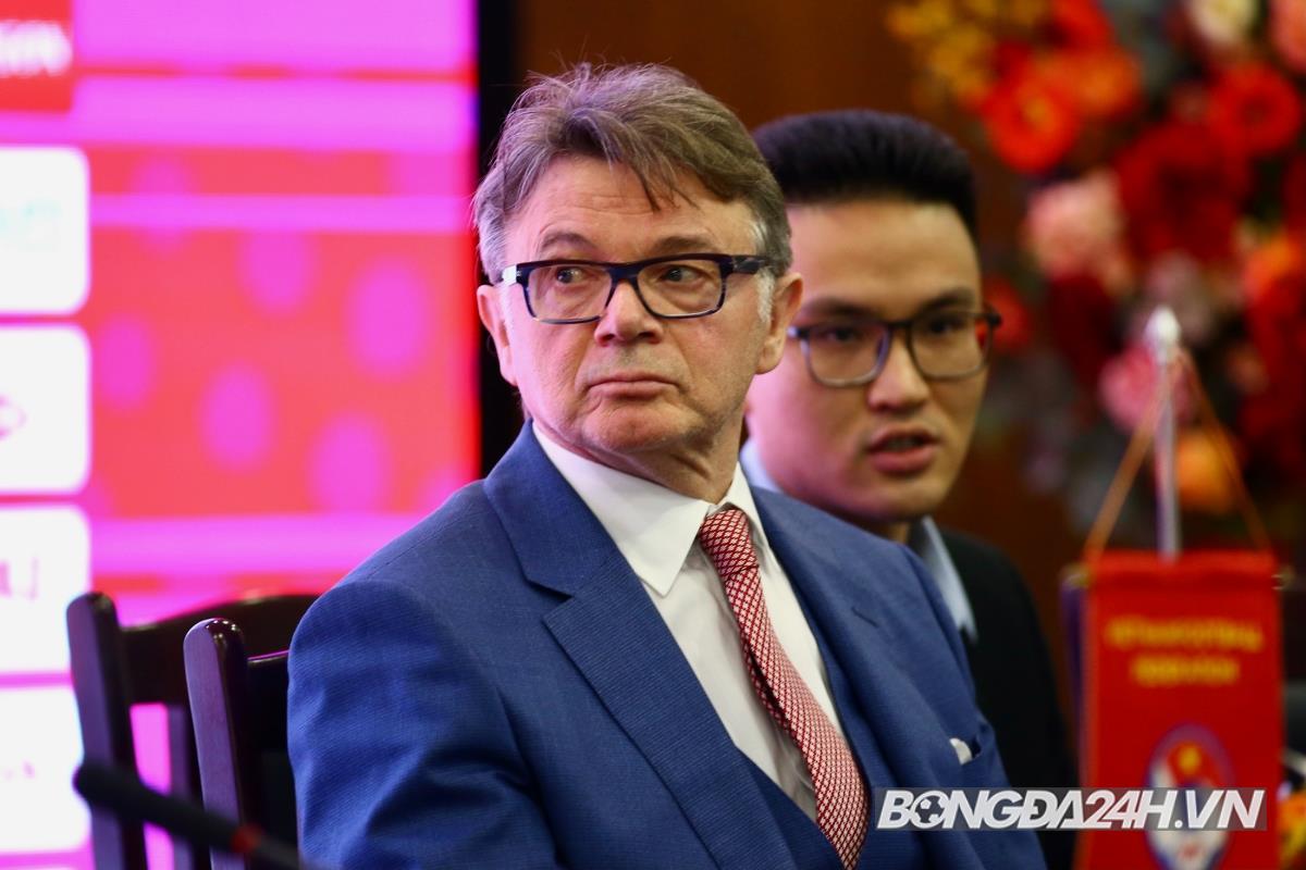 Một năm của HLV Troussier 1 Một năm của HLV Troussier 1