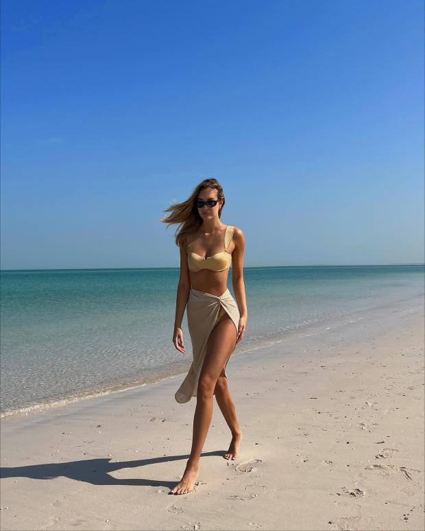 Cô vợ tuyệt đẹp của Graziano Pelle khoe thân hình nóng bỏng 3