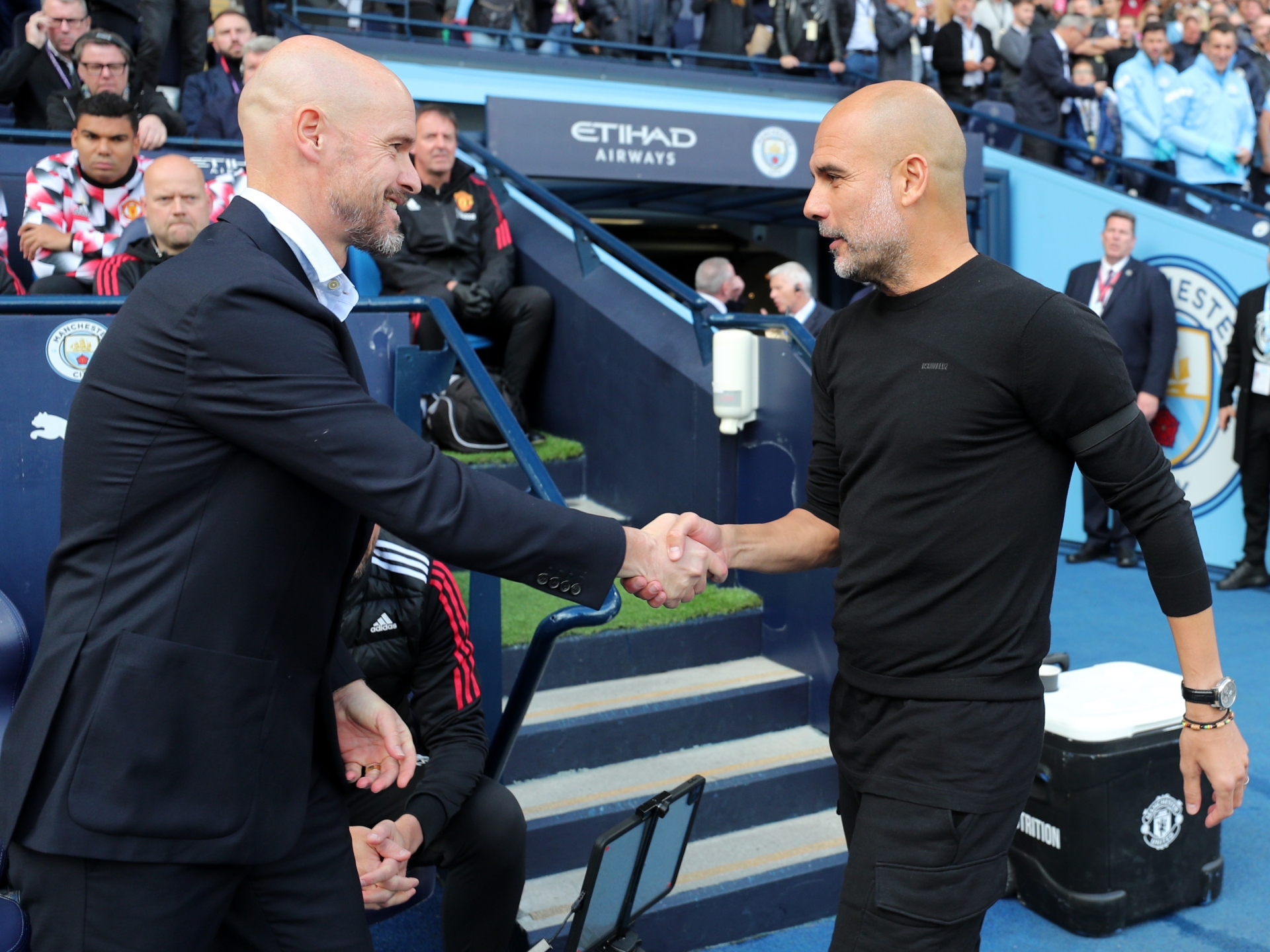 HLV Pep Guardiola chuc mung MU va Erik ten Hag