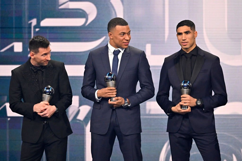 Mbappe chúc mừng Messi giành FIFA The Best 2022 1