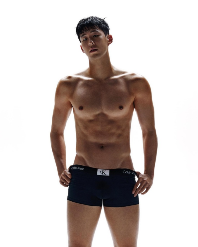 Son Heung-min khoe body cực khủng 3