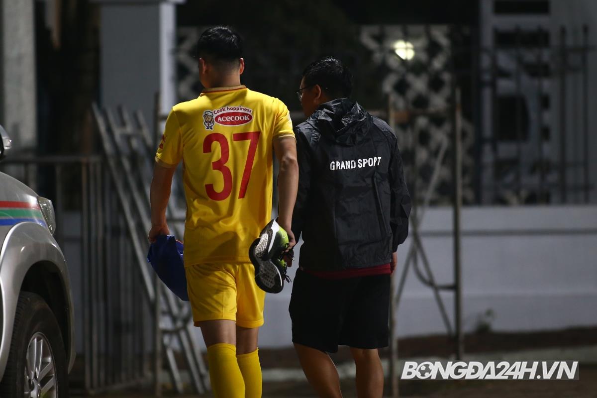 Buoi tap dau tien 1/3 cua U23 Viet Nam dien ra toi nua dem