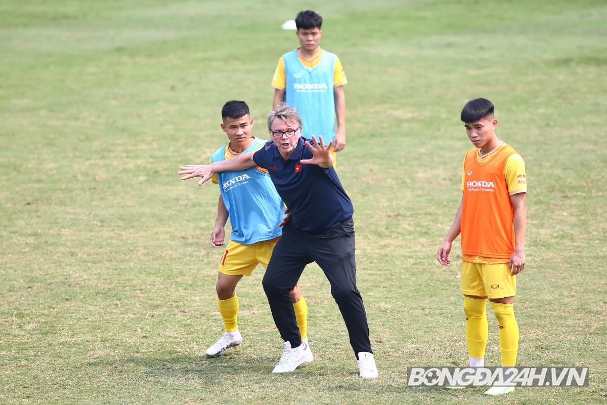 HLV Troussier U23 Viet Nam tap sang 2/3