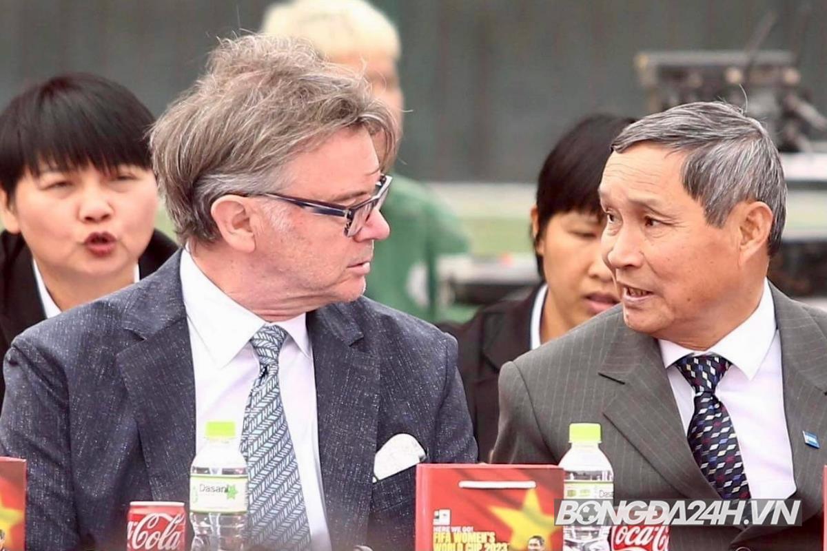 Cúp vàng World Cup nữ chính thức đến Việt Nam 1 Cúp vàng World Cup nữ chính thức đến Việt Nam 1