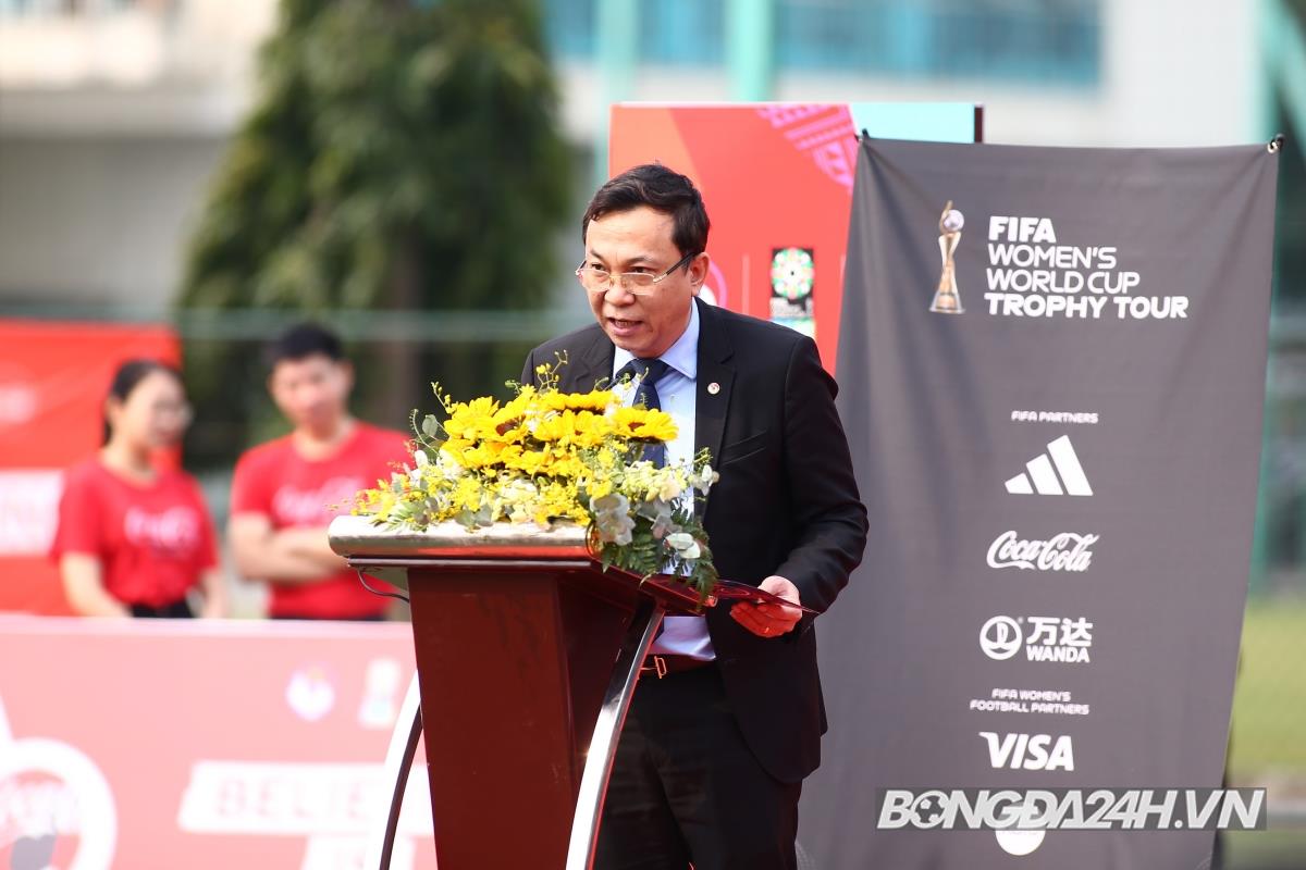 Cúp vàng World Cup nữ chính thức đến Việt Nam 6 Cúp vàng World Cup nữ chính thức đến Việt Nam 6