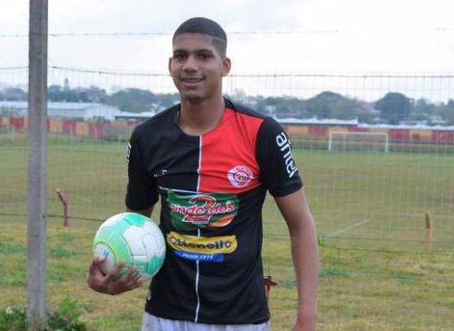 Ronald Araujo “Dù đến từ nền bóng đá khác, tôi tự nhủ mình phải thi đấu ở Barcelona” 1