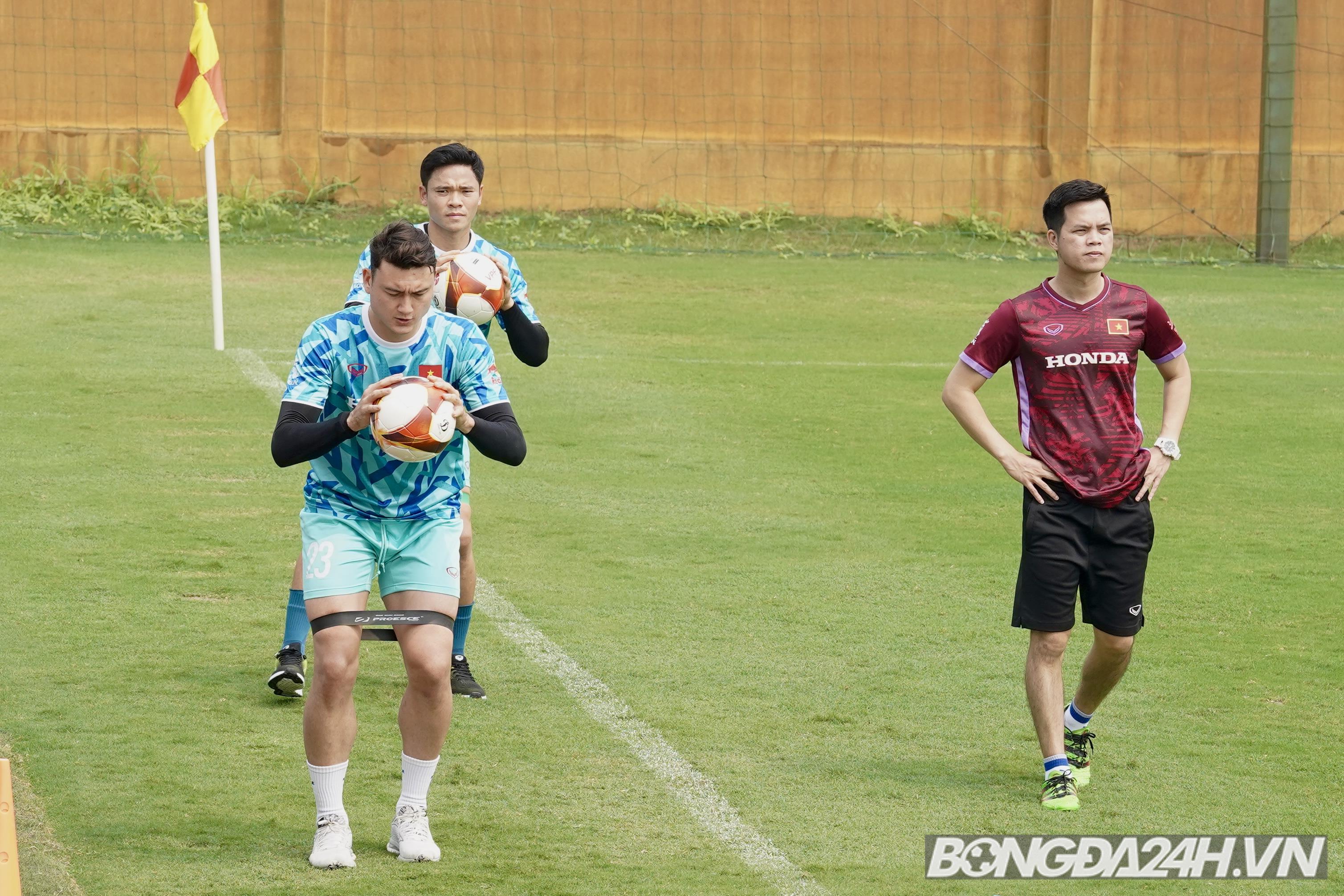 Đặng Văn Lâm, Nguyên Mạnh tập riêng 1