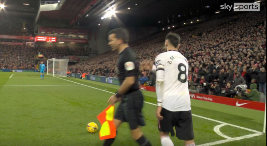 Mitrovic bị đuổi vì đẩy trọng tài còn Bruno thì không 2 Mitrovic bị đuổi vì đẩy trọng tài còn Bruno thì không 2