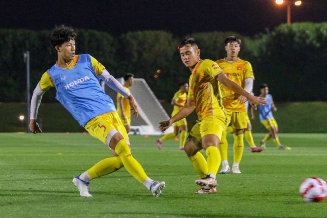 Lương Duy Cương U23 Việt Nam luyện tập tại Qatar Luong Duy Cuong U23 Viet Nam luyen tap tai Qatar