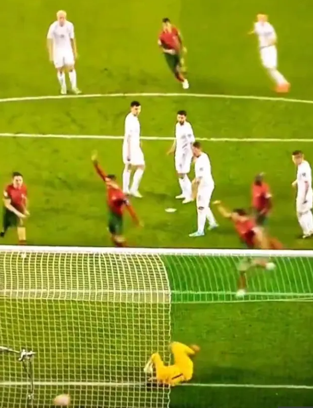 Cristiano Ronaldo đáng lẽ ra phải có hat-trick trước Liechtenstein 2