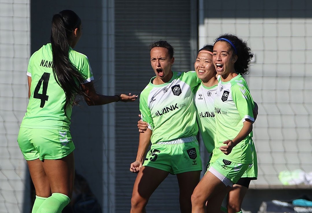 Tiền đạo Huỳnh Như Tien dao Huynh Nhu