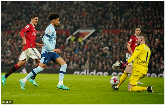 Khoảnh khắc De Gea suýt hóa tội đồ rồi trở thành người hùng trước Brentford 5