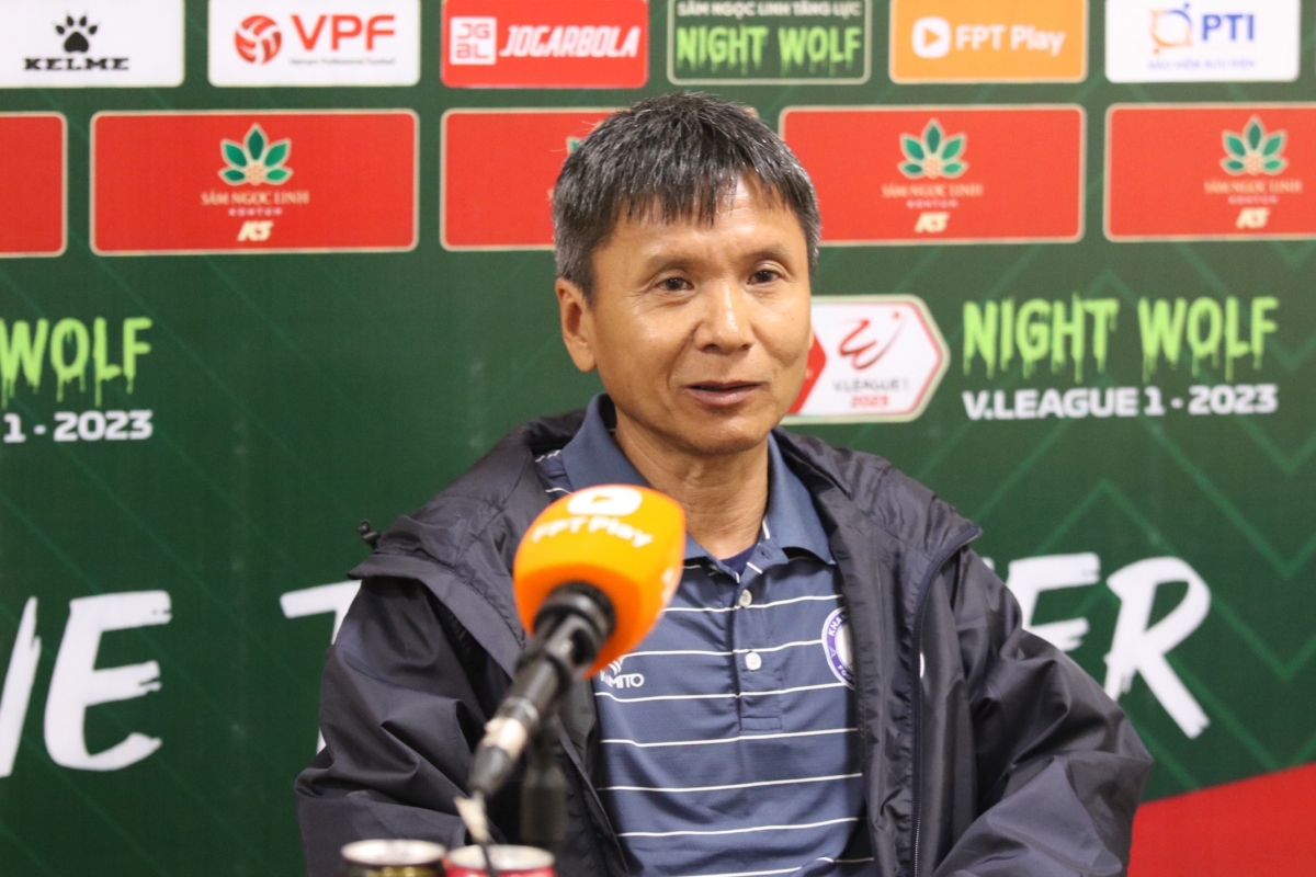HLV Vo dinh Tan Nam dinh vs Khanh Hoa 7/4