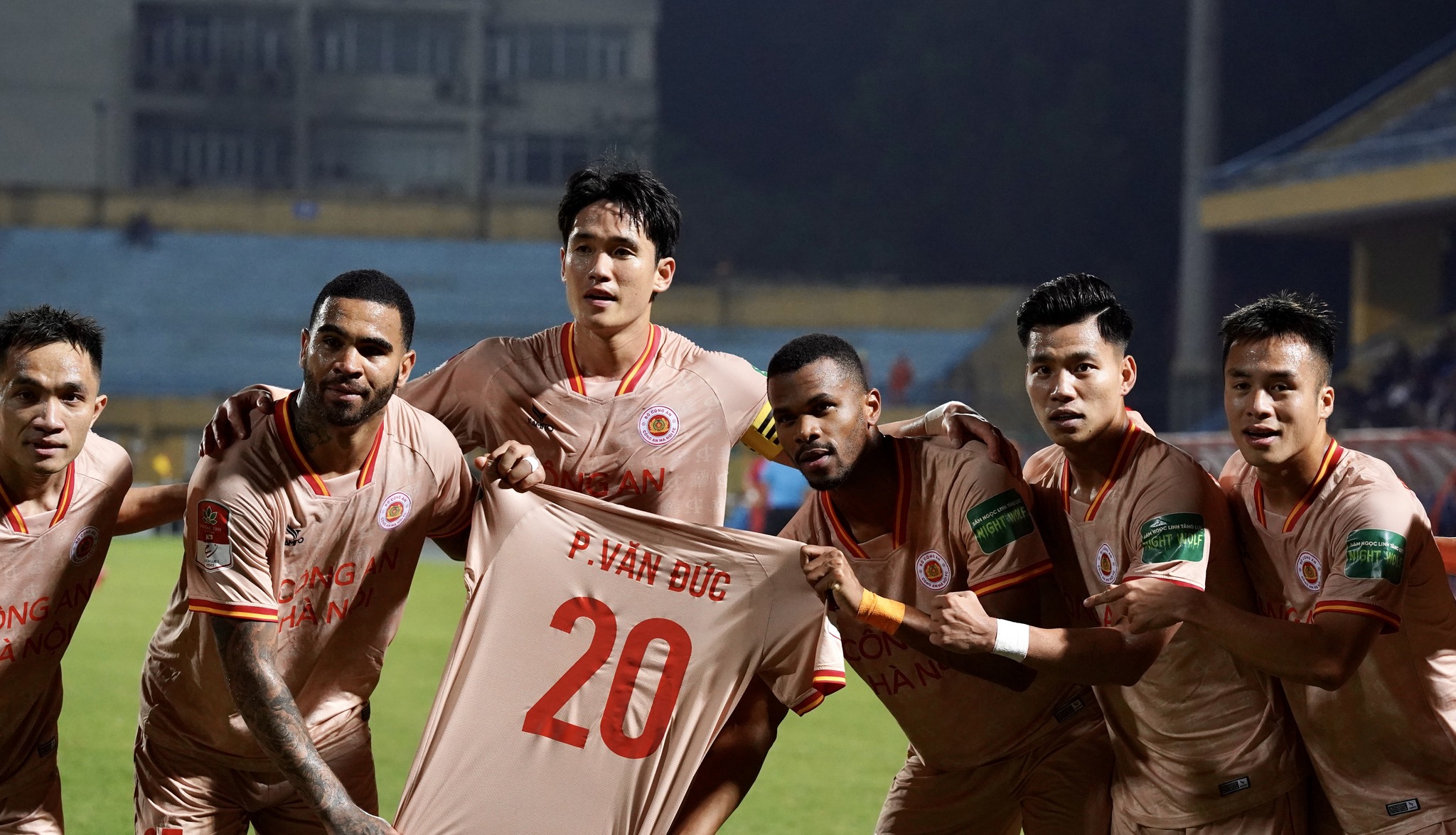 Thủ môn bắt “cực cháy”, Hải Phòng thoát thua trên sân Hàng Đẫy 2