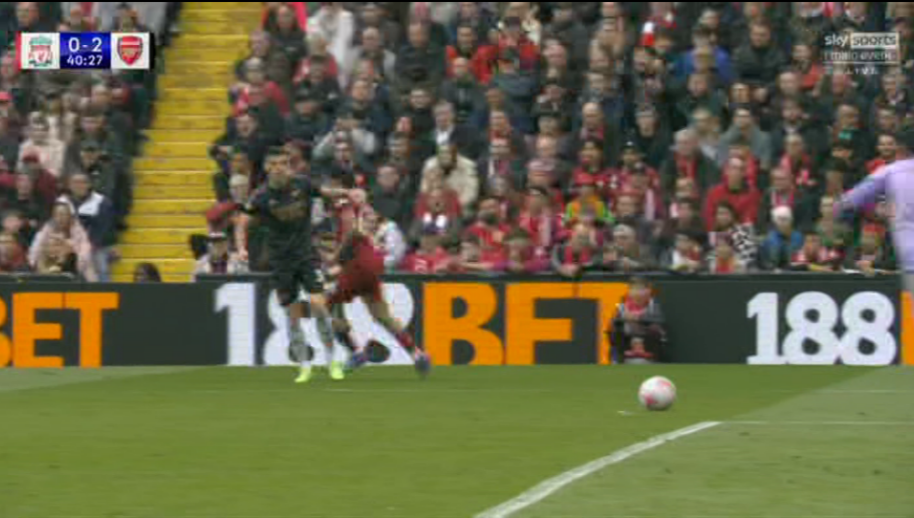 Granit Xhaka thoat the do truoc Liverpool