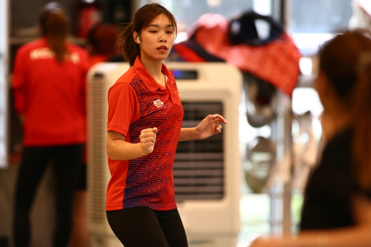 Phung Thi Khanh Linh dT dau kiem Viet Nam