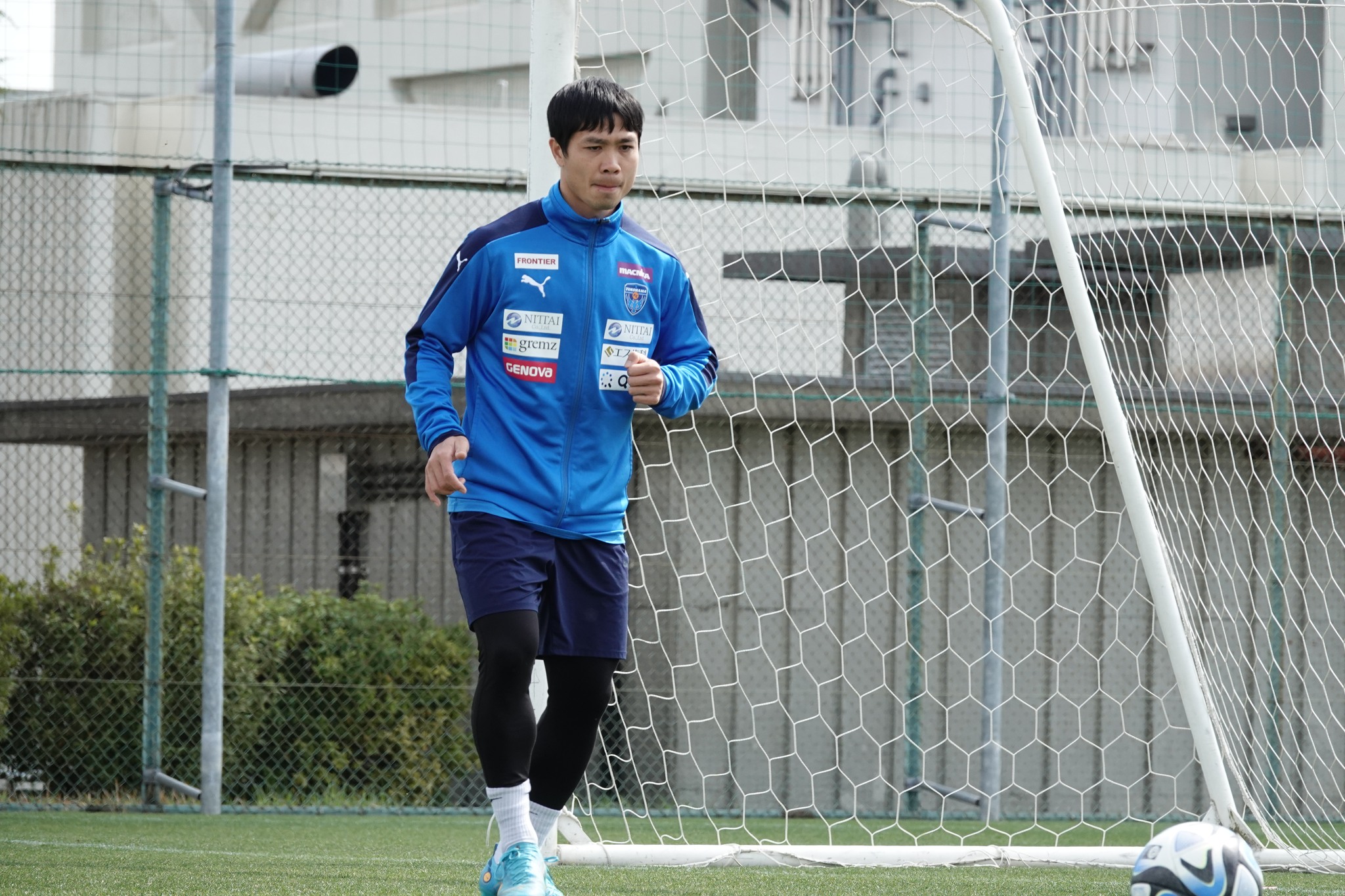 Yokohama FC bất ngờ có sự ưu ái với Công Phượng 5